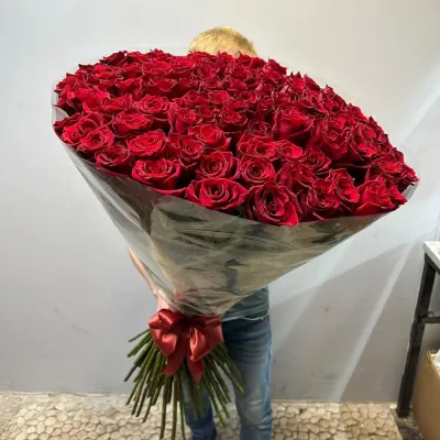 Купить 101 высокая роза высотой 110 см