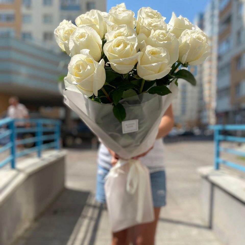 Заказ цветов: Букет из 15 гигантских белых роз (110 см) - ракурс 1