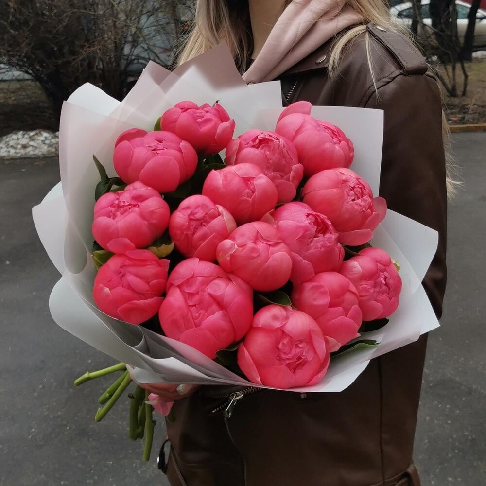 Заказ цветов: Букет из 15 коралловых пионов - ракурс 1