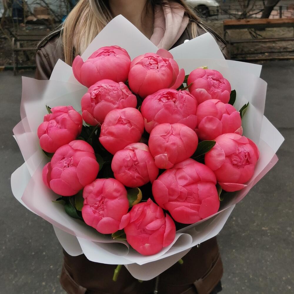 Заказ цветов: Букет из 15 коралловых пионов - ракурс 2