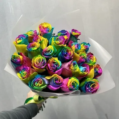 Купить Букет из 25 разноцветных роз