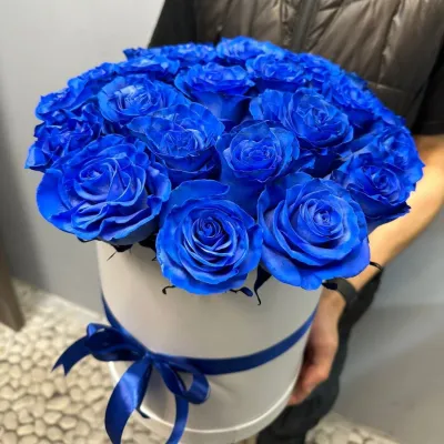 Купить Букет из 25 синих роз в шляпной коробке