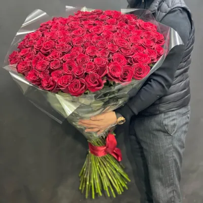Купить Букет из 75 высоких роз (120 см)
