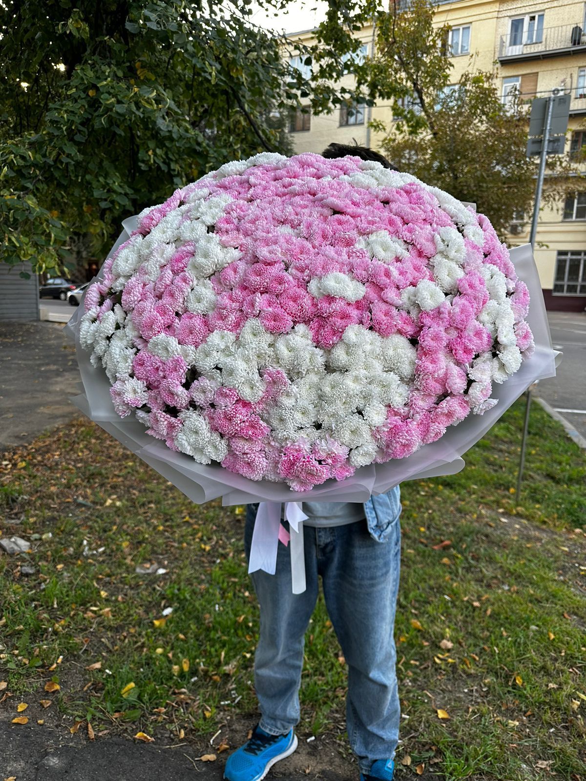 Заказ цветов: Гигантский букет Хризантема Сантини - ракурс 3