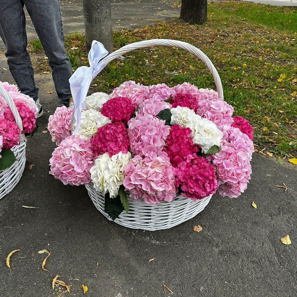 Заказ цветов: Гортензии Микс XL в корзине - ракурс 2