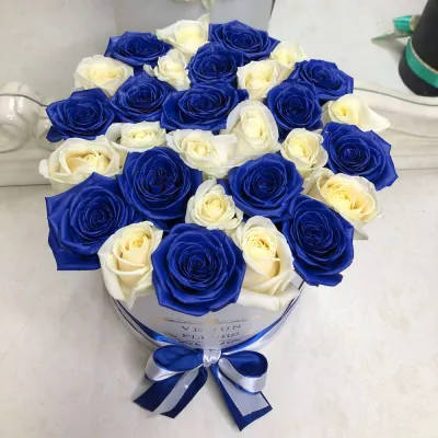 Купить Микс из синих роз в шляпной коробке
