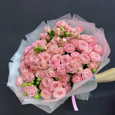 Купить Нежный букет из 19 кустовых пионовидных роз