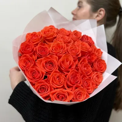 Оранжевые Розы 25 шт в руках